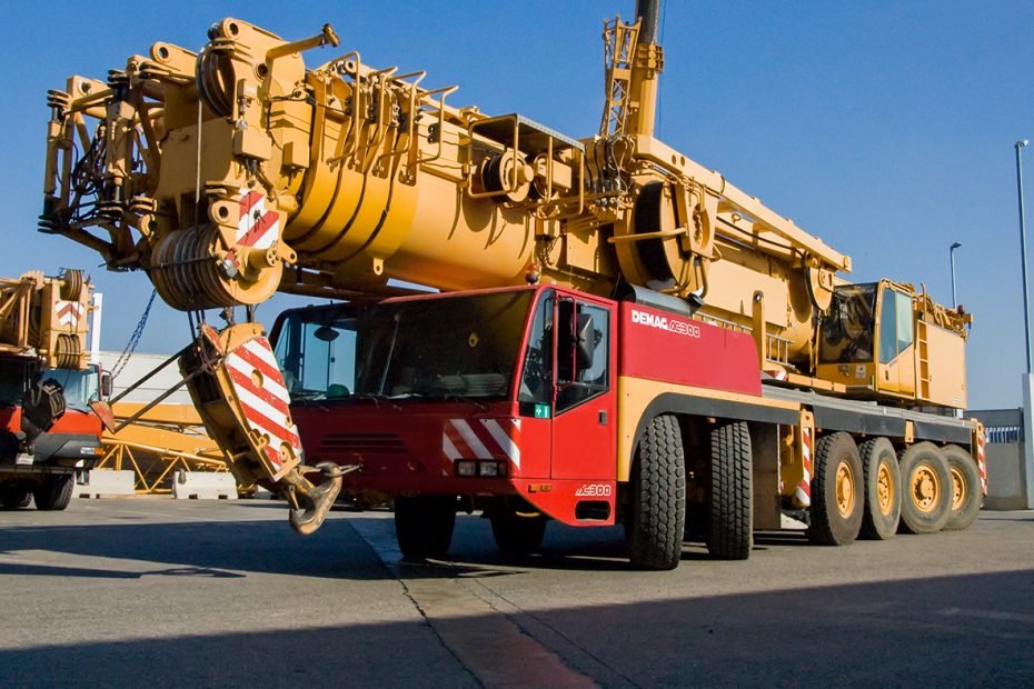 Demag AC300 mobile crane