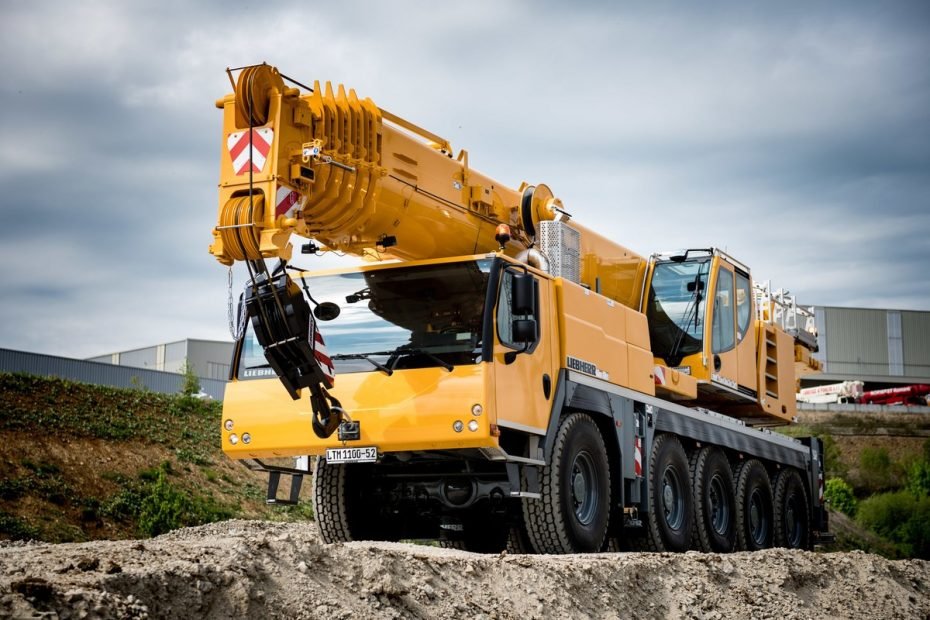 Liebherr LTM1100-5.2 mobile crane