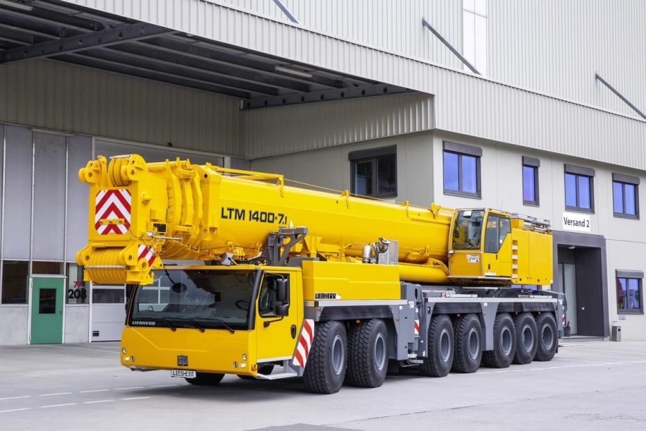 Liebherr LTM1400-7.1 mobile crane